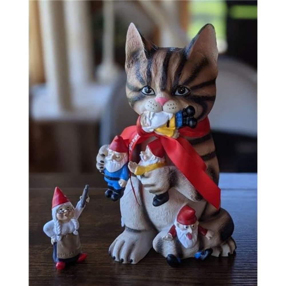 Mischievous Cat Garden Gnome Statue Figurine - Best Art Décor for Indoor Outdoor